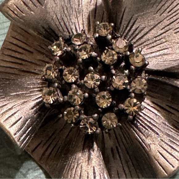 PREMIER DESIGNS FLOWER PENDANT BROOCH - Picture 3 of 7